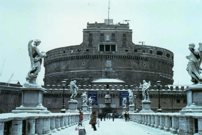 Castel Sant'Angelo con la neve